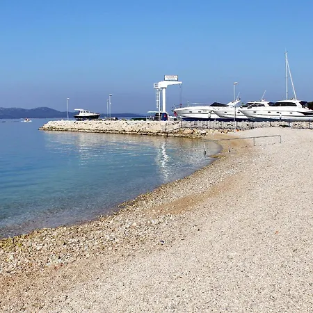 Apartman With Parking Space - 22078 *